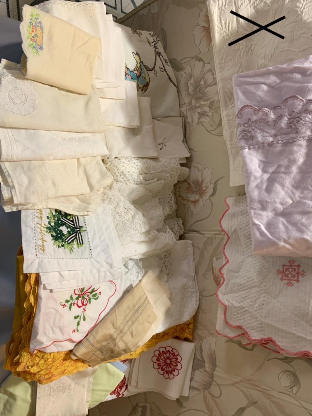 55Pc Lot Embroidered Crocheted Linens Runners Hanky Napkins Cutter Craft Upcycle